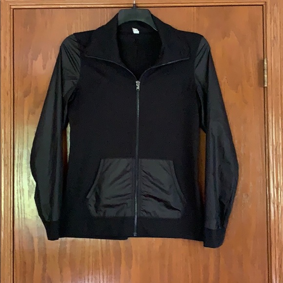 Under Armour Tops - NWOT UA WOMENS BLACK FULLZIP